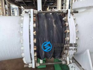 WCR Type Corrugated Rubber Expansion Joint manufactured by Shanghai Songjiang Group for industrial pipeline vibration isolation and expansion compensation.