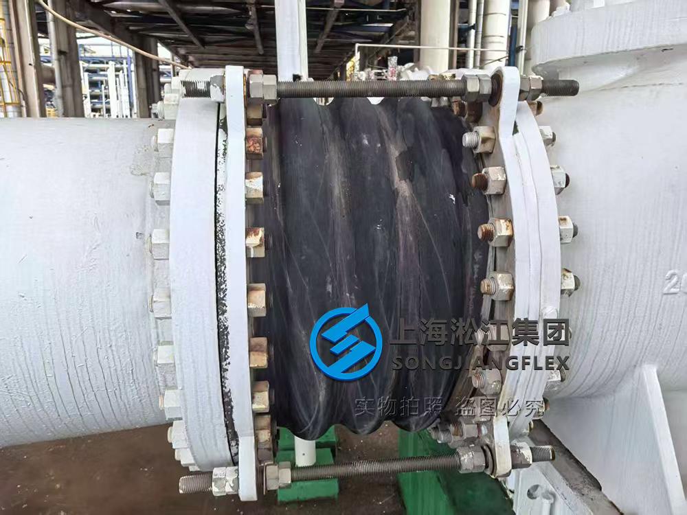 WCR Type Corrugated Rubber Expansion Joint manufactured by Shanghai Songjiang Group for industrial pipeline vibration isolation and expansion compensation.